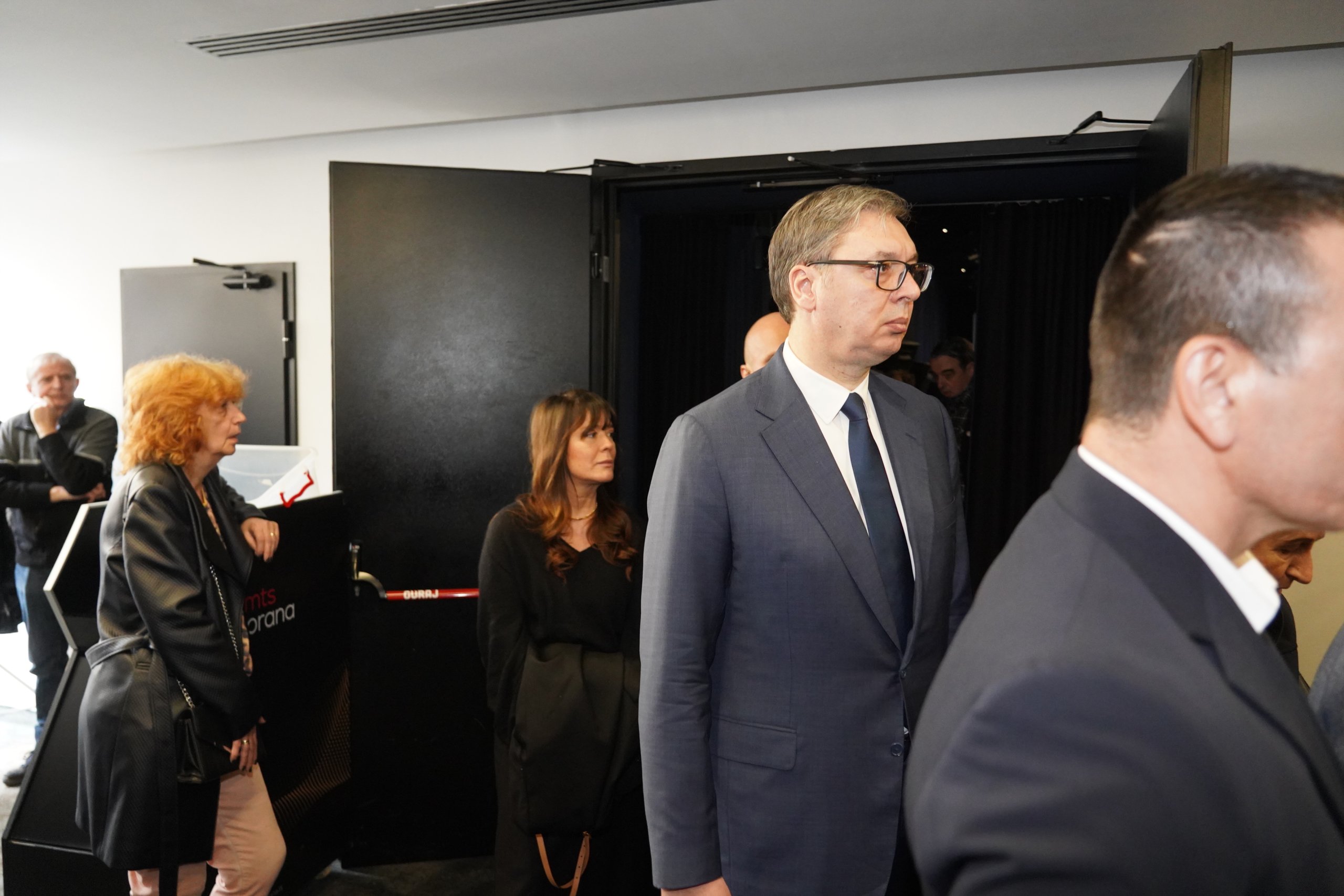 Veliki, nek ti je laka zemlja i beskrajno nebo umetničko: Komemoracija reditelju Miloradu Milinkoviću Debelom (1965 - 2025) 2 Veliki, nek ti je laka zemlja i beskrajno nebo umetničko: Komemoracija reditelju Miloradu Milinkoviću Debelom (1965 - 2025) 2