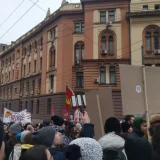 Školski čas u zadnji čas: Studenti ispred Ministarstva prosvete podržali nastavnike i profesore, pozivajući na generalni štrajk (FOTO, VIDEO) 3