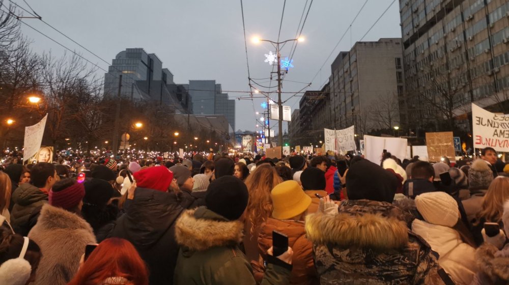 Arhiv javnih skupova objavio: Koliko je ljudi bilo na današnjem protestu ispred Ministarstva prosvete? 1