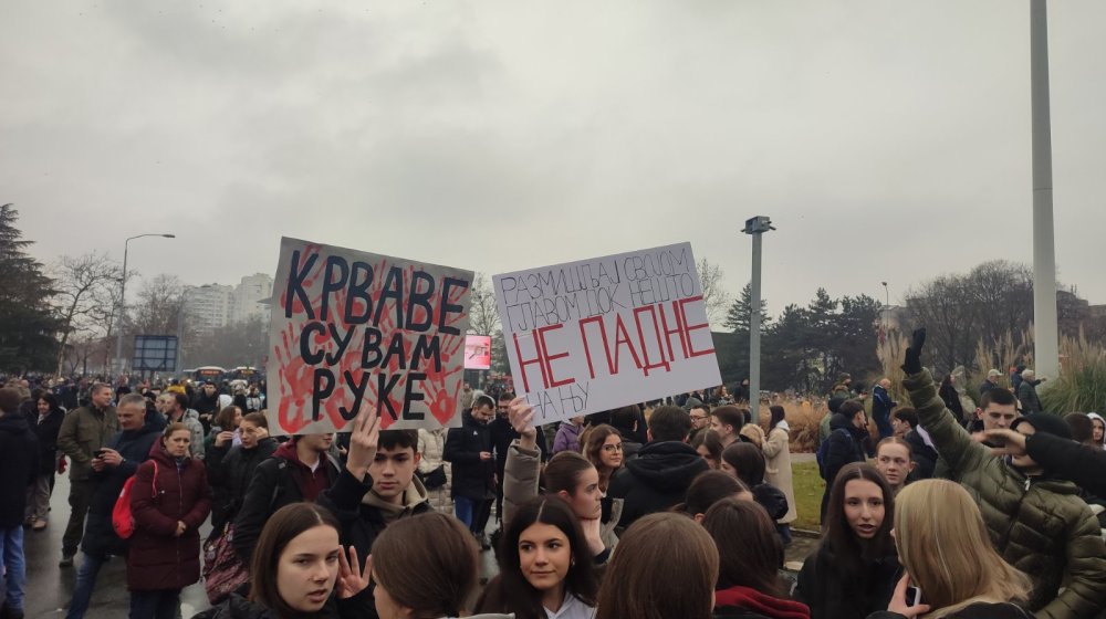 Policija demantuje da je autobus sa naprednjacima udario studentkinju Veterinarskog fakulteta 1