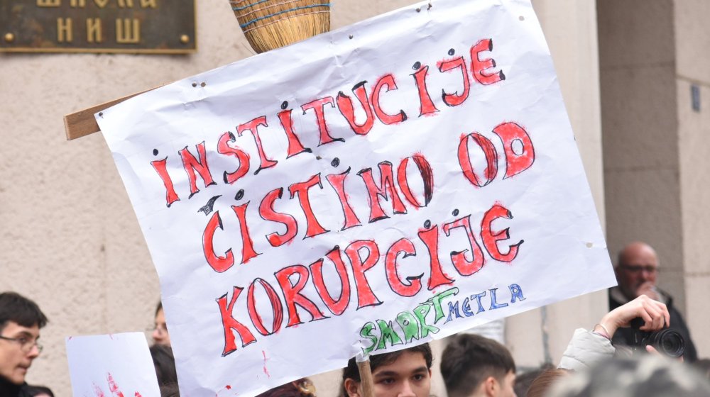 „Zavod je uz studente! A ćaci?“: Republički zavod za zaštitu spomenika, DKSG i Akademska knjiga se priključili generalnom štrajku 1