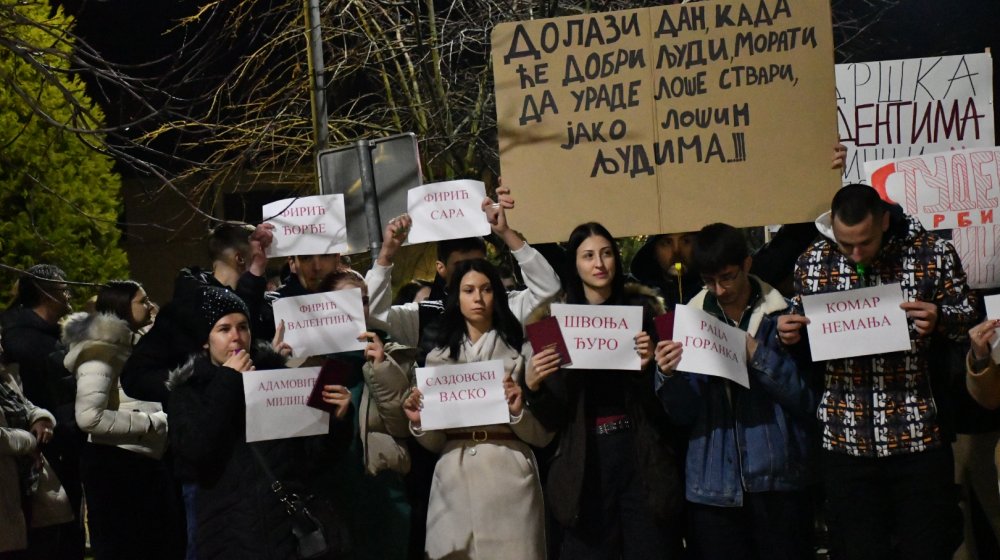 Odražan protest studenata u Pećincima, jednom od najtvrđih upozišta SNS u Vojvodini (VIDEO, FOTO) 1