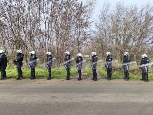 Policija pustila poljoprivrednike sa traktorima u studentski kampus (VIDEO) 3
