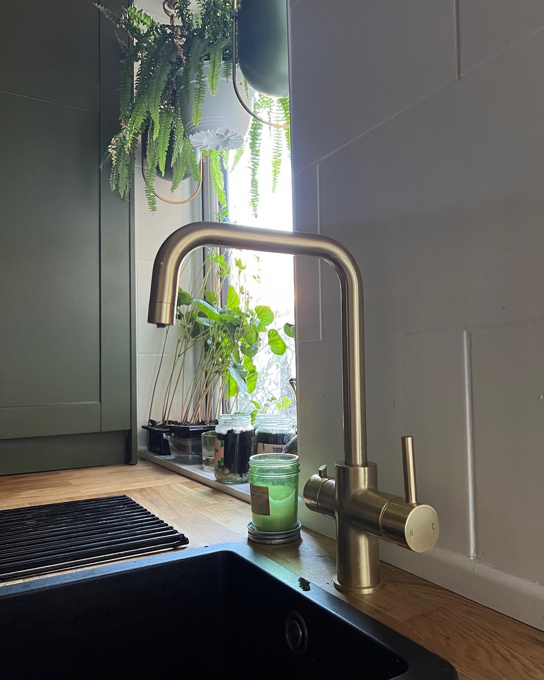 Od dosadne i hladne do moderne i prelepe kuhinje: Pogledajte kako je ovaj kreativni par sam uradio renoviranje za malo novca 5