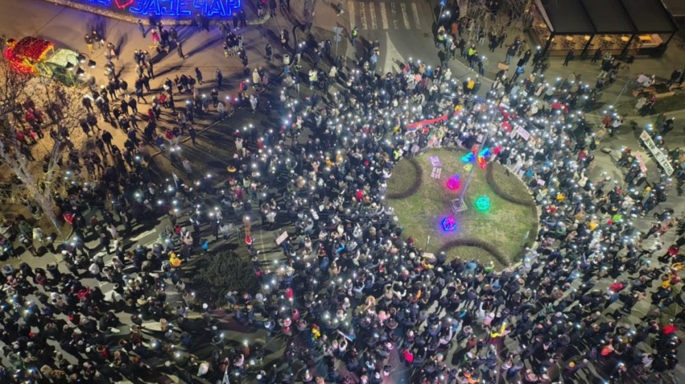 Veliki broj Zaječaraca večeras prošetao ulicama grada 1