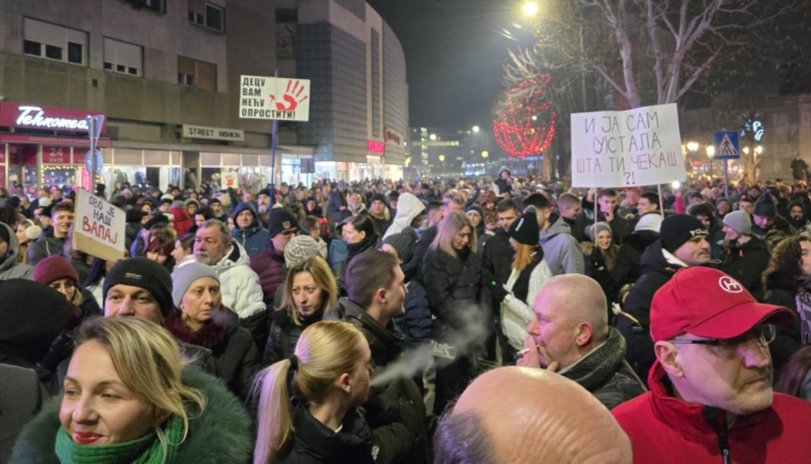 Veliki broj Zaječaraca večeras prošetao ulicama grada 2