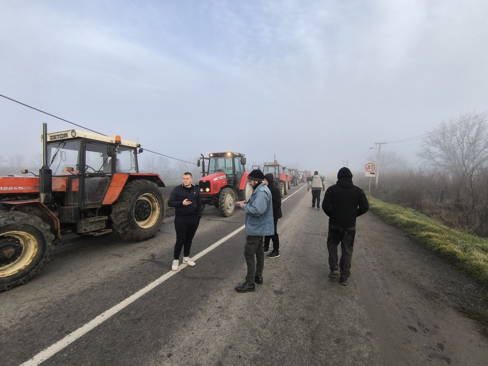 Policija pustila poljoprivrednike sa traktorima u studentski kampus (VIDEO) 9