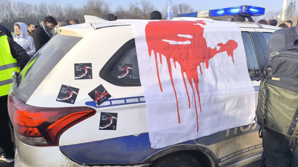 Produžen pritvor aktivistima SNS koji su polomili vilicu studentkinji u Novom Sadu 1