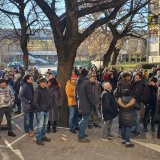 Studenti se okupili ispred zgrade suda u Novom Sadu, pušten čovek koji ih je branio uz sporazum o krivici 6