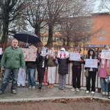 Javni čas ispred TŠ "Mileva Marić" u Novom Sadu: Pretnje nas neće zaplašiti 1