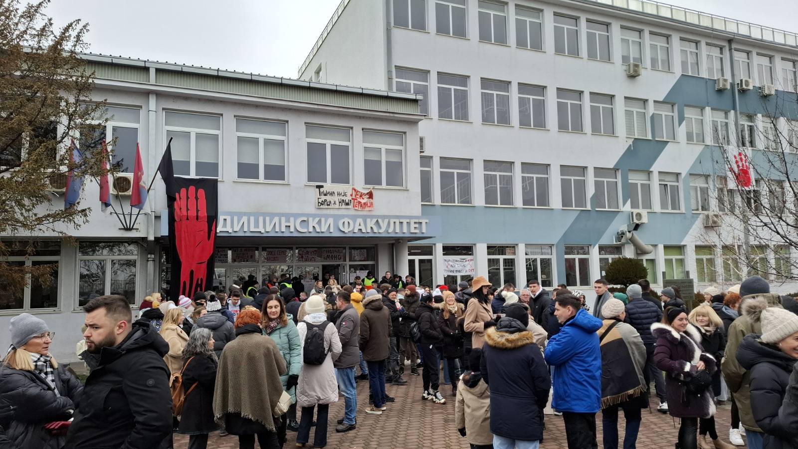 Završen protest novosadskih profesora i istraživača, zatražili ostavku rektora Dejana Madića (FOTO, VIDEO) 2