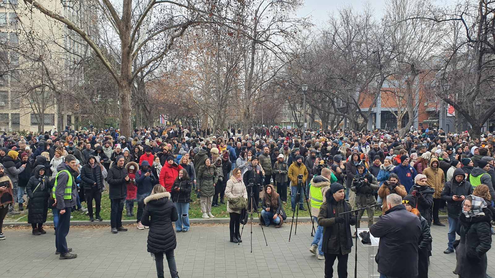 Završen protest novosadskih profesora i istraživača, zatražili ostavku rektora Dejana Madića (FOTO, VIDEO) 9
