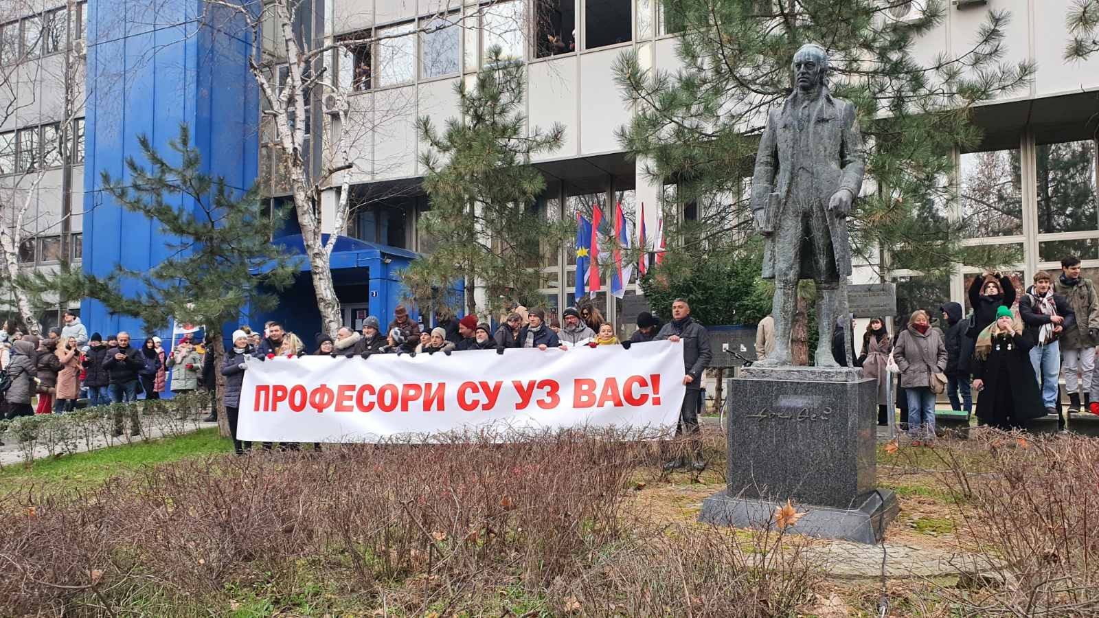 Završen protest novosadskih profesora i istraživača, zatražili ostavku rektora Dejana Madića (FOTO, VIDEO) 13