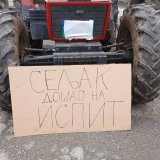 Blokirana Ibarska magistrala kod Mrčajevaca, poljoprivrednici traže ispunjenje zahteva (FOTO) 6