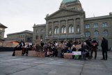 "Autoritarni i korumpirani sistem Vučića uzima sve više žrtava": Okupljeni u Bernu izrazili solidarnost sa demonstrantima u Srbiji (FOTO) 16
