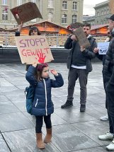 "Autoritarni i korumpirani sistem Vučića uzima sve više žrtava": Okupljeni u Bernu izrazili solidarnost sa demonstrantima u Srbiji (FOTO) 2