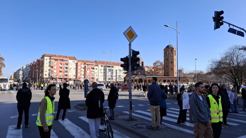 Novi Sad zastao na 15 minuta: Građani zaustavljali vozila i gde nije bilo blokada 1