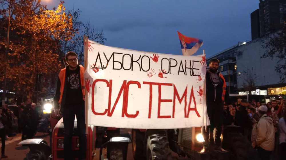 Protest u Novom Sadu zbog napada na studente: Građani u mirnoj šetnji obišli širi centar grada, studenti se vratili u kampus (FOTO, VIDEO) 1