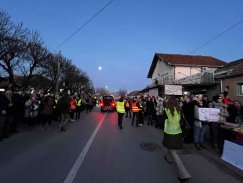 Studenti koji su peške krenuli iz Zrenjanina dočekani u Vršcu (FOTO, VIDEO) 3