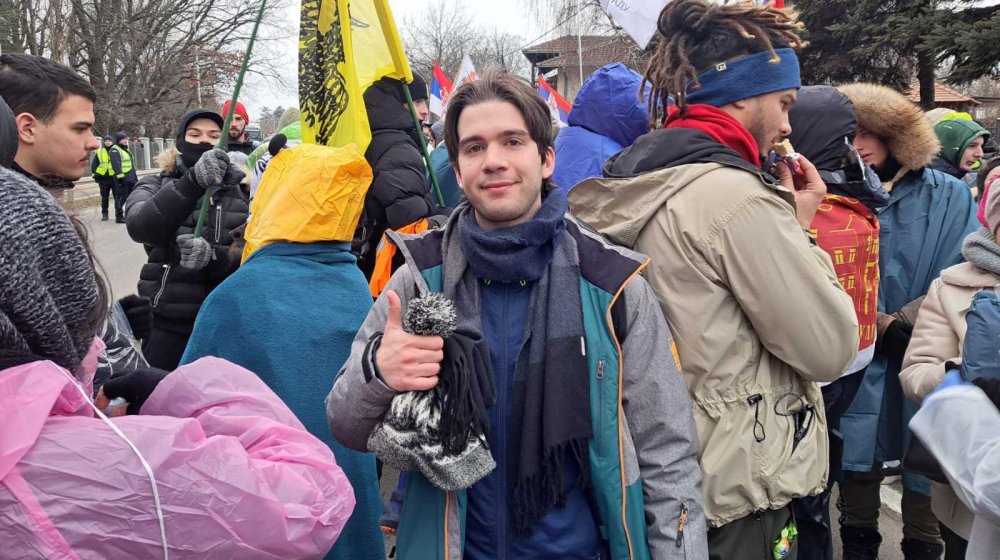 "Rasplakali smo se kad smo stigli u Mladenovac": Student koji je krenuo pešaka za Kragujevac za Danas 1