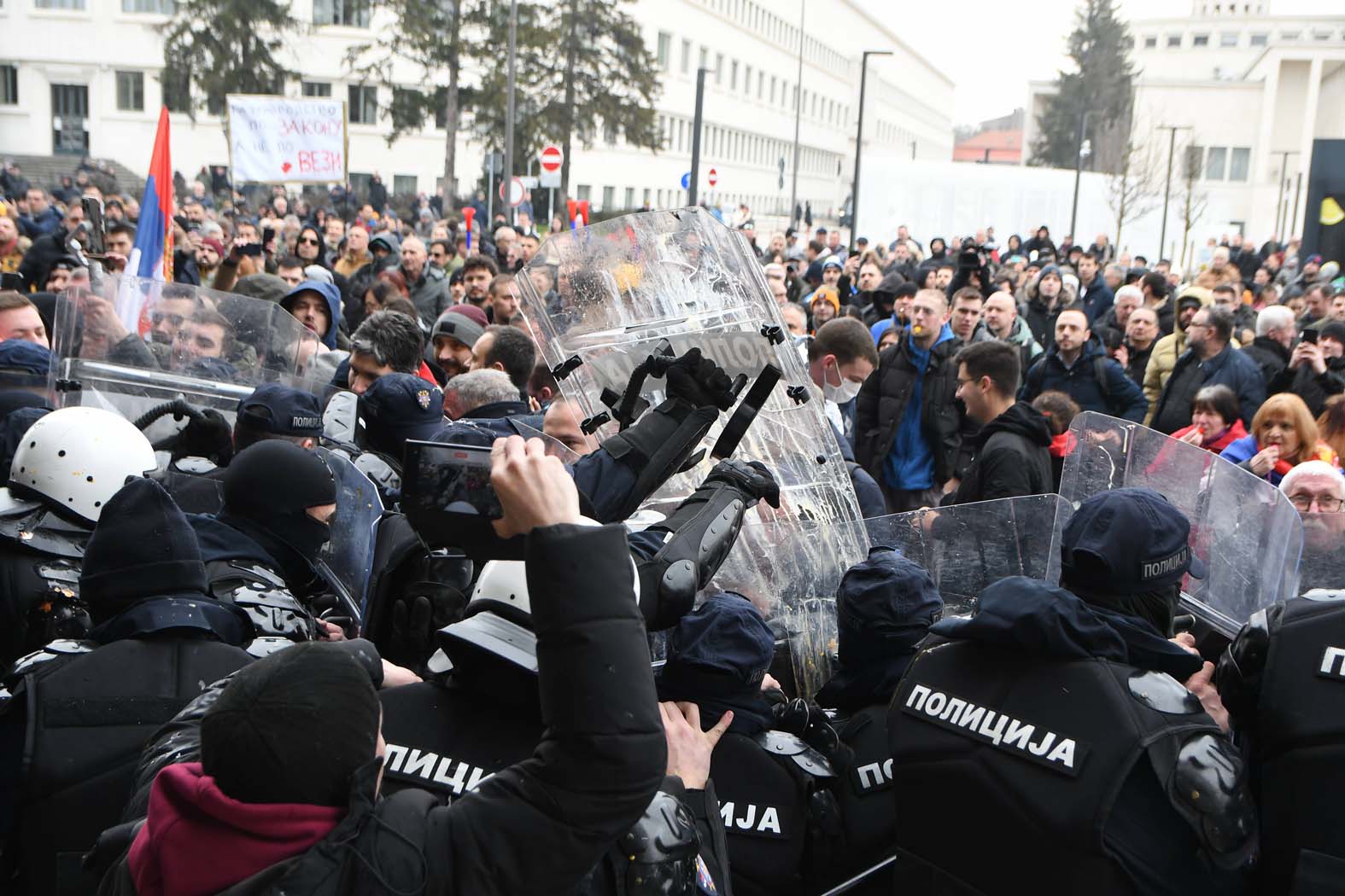 Naprednjaci još čekaju da im Vučić saopšti instrukcije za subotu 5 Naprednjaci još čekaju da im Vučić saopšti instrukcije za subotu 5