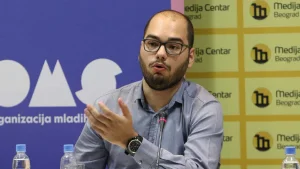 zbore u Kosjeriću posmatrao je i politikolog Aleksandar Ivković. On za N1 navodi da je "opozicija značajno, dramatično smanjila razliku i zaostatak u odnosu na vlast i prethodne izbore u Kosjeriću".