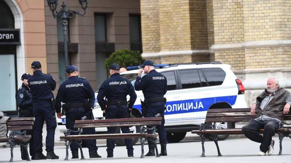 Uhapšena žena osumnjičena za paljenje vrata na Katedrali u Novom Sadu 1