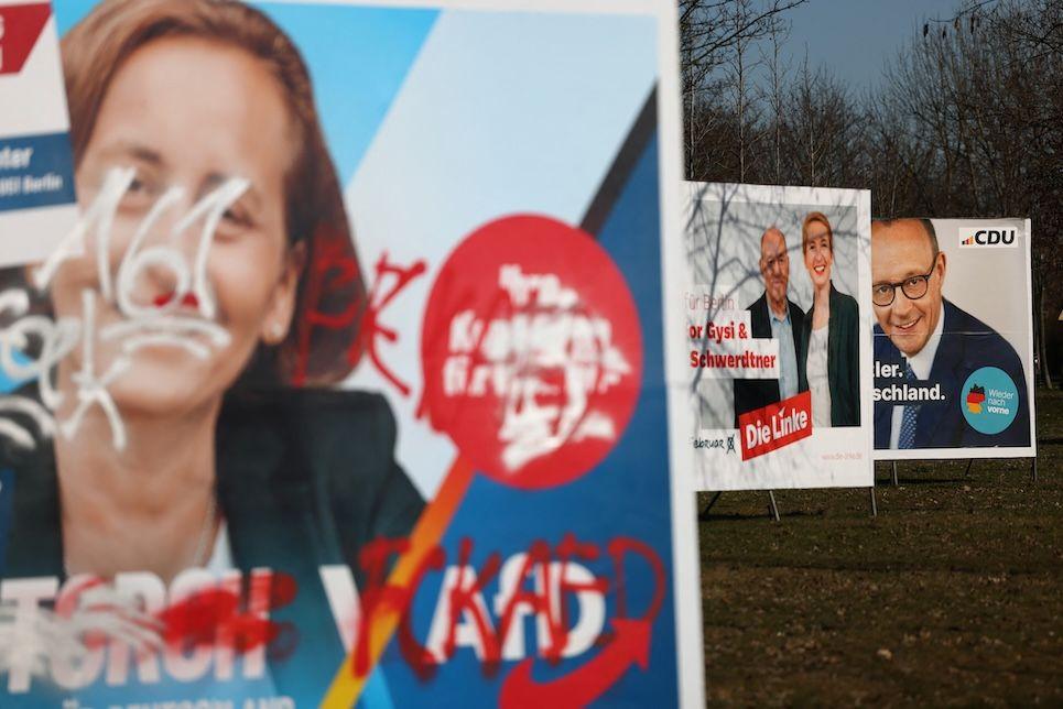 Zatvorena birališta u Nemačkoj, izlazne ankete najviše šanse daju demokrišćanima 2 Predizborni plakati