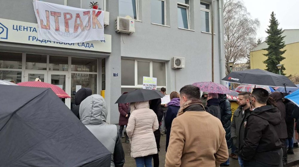 "Istorijska plata nikad minimalnija": Sindikat zaposlenih u socijalnoj zaštiti održao jednočasovni štrajk upozorenja (FOTO) 1