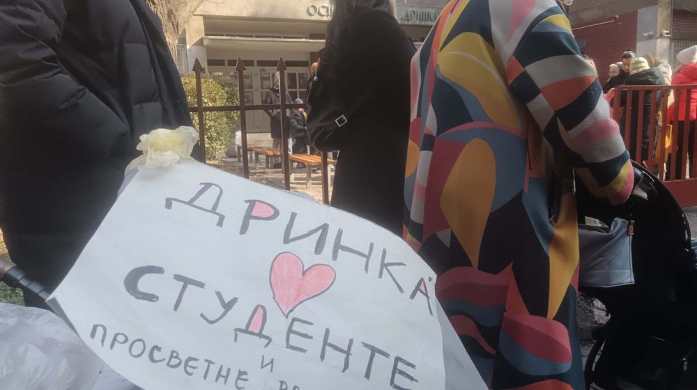 OŠ "Drinka Pavlović" prelazi na onlajn nastavu zbog nereda oko Skupštine 1