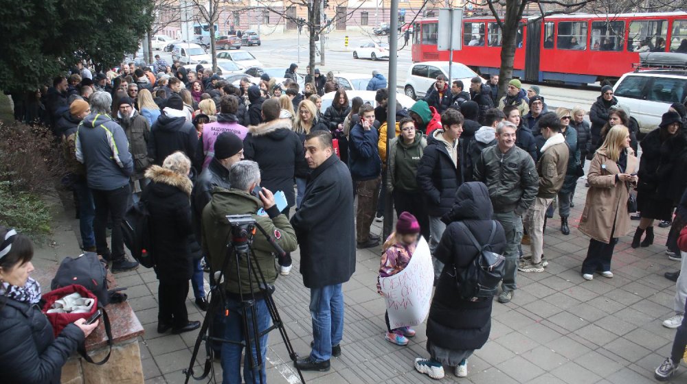 Blokiran saobraćaj ispred zgrade Vlade Srbije 1