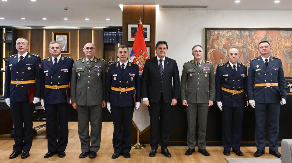 Vučić unapredio direktora Vojno-bezbednosne agencije 1