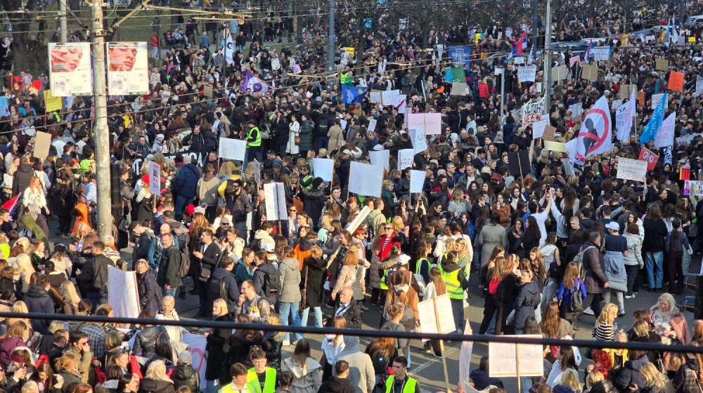 Arhiv javnih skupova objavio: Koliko ljudi je bilo na protestu ispred Ministarstva prosvete? 1