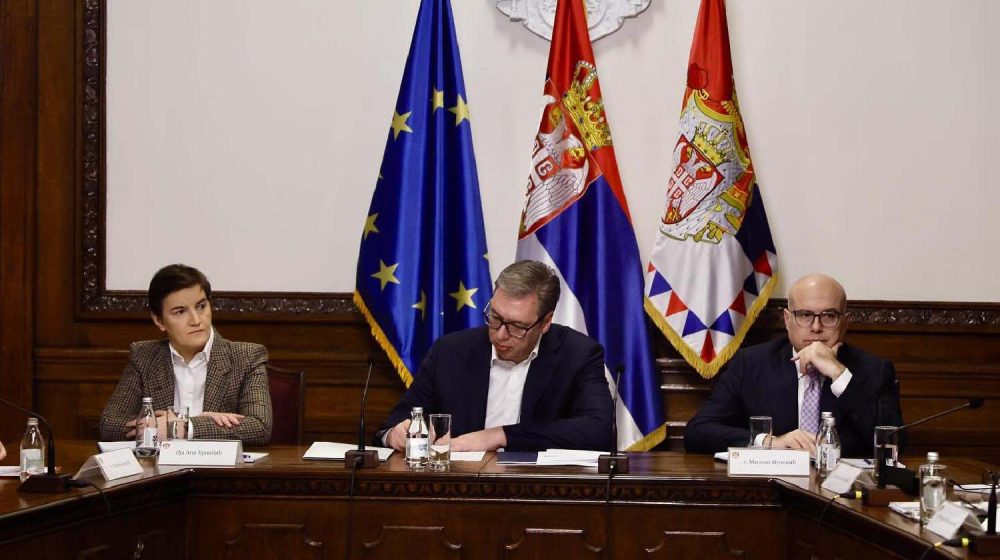 "Razmišlja o dve ili tri osobe": Ko će naslediti Vučića? 1