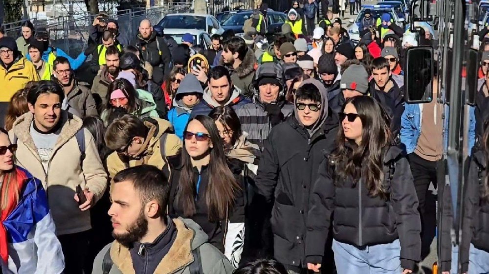 Studenti iz Kraljeva krenuli ka Kragujevcu (VIDEO) 1