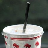 Tramp stavlja tačku na upotrebu papirnih slamčica 14