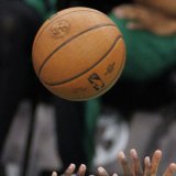 Prekid košarkaške utakmice u znak sećanja na devojku koja je nastradala u padu nadstrešnice 7