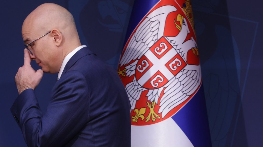 Neopoziva ostavka premijera Vučevića i kupovina vremena 1