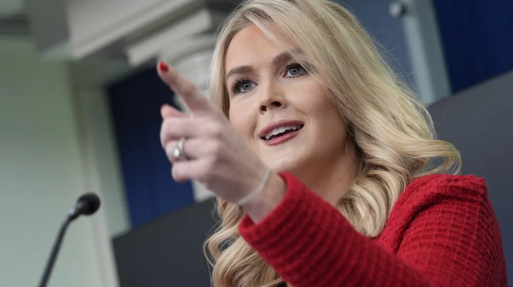 "Vi ste levičarski šarlatan, niste novinar": Trampova portparolka uputila uvrede zbog "pristrasnog" pitanja 10