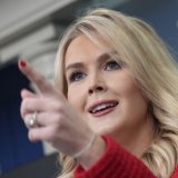 "Vi ste levičarski šarlatan, niste novinar": Trampova portparolka uputila uvrede zbog "pristrasnog" pitanja 6