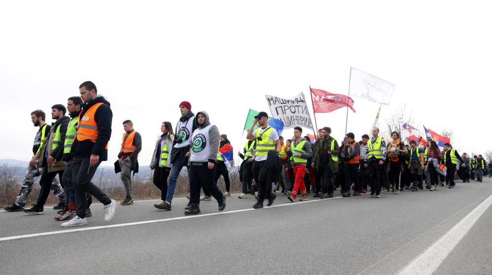 Iz Jagodine peške do Novog Pazara: Studenti i maturanti krenuli na put dug 214 kilometara 1