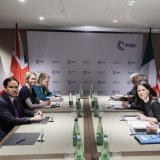 "Okupamo se u ledu, nakon toga idemo u saunu i onda razmišljamo": Gardijan analizira susret Evrope i Trampa 3