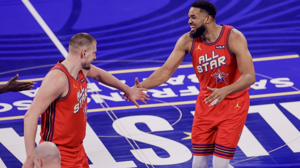 Vembanjama poneo knjigu na Ol star utakmicu, Jokićeva reakcija nasmejala sve u svlačionici (VIDEO) 1