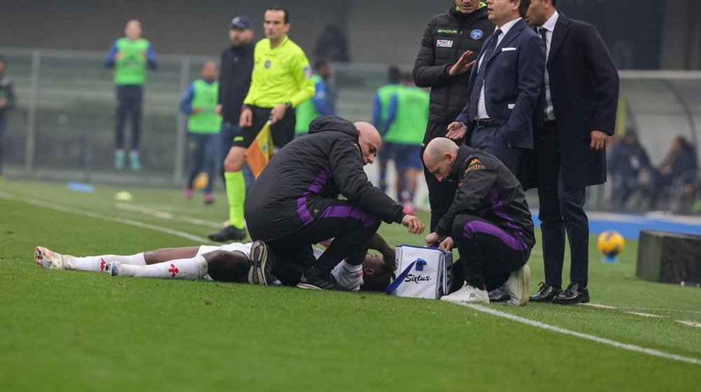 Fudbaler Fiorentine Mojze Kin u bolnici zbog povrede glave tokom utakmice protiv Verone 1