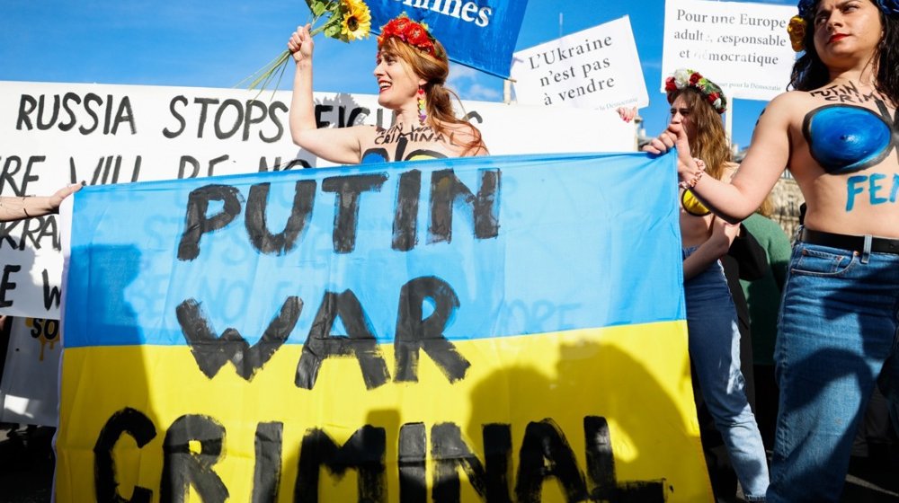 Hiljade demonstranata u Parizu: "Ujedinimo se za pobedu Ukrajine" 1