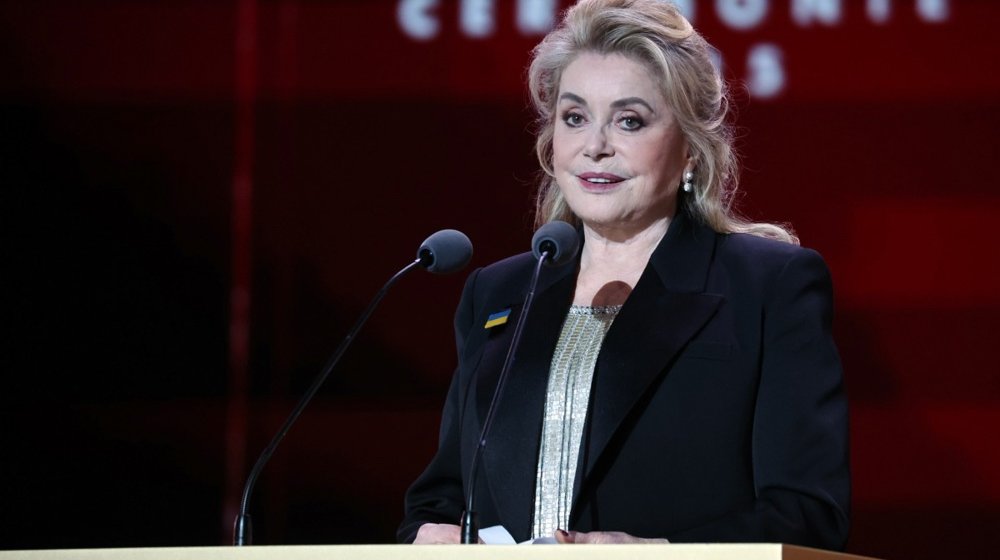 Ketrin Denev otvorila dodelu francuske nagrade Cezar i posvetila je Ukrajini 1