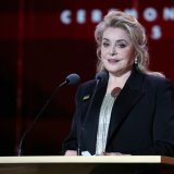 Ketrin Denev otvorila dodelu francuske nagrade Cezar i posvetila je Ukrajini 1