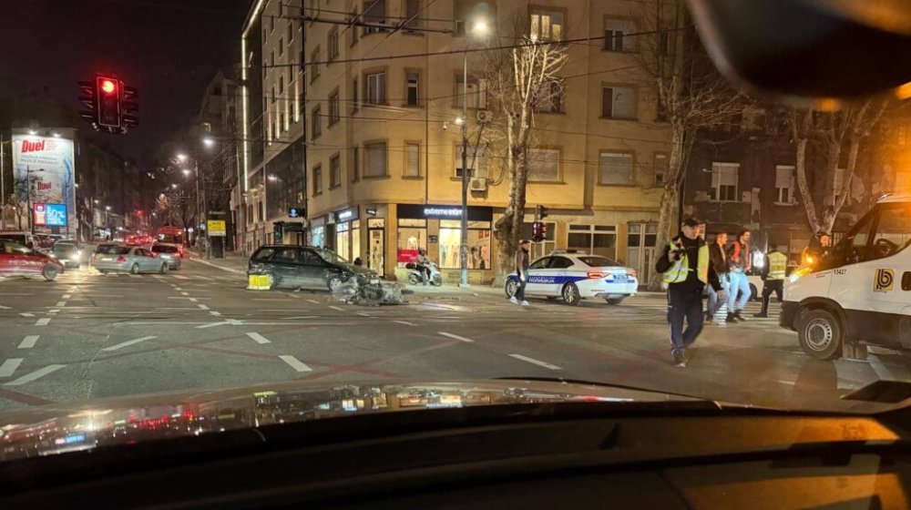 Sudar auta i motora u centru Beograda: Vozač motocikla prevezen u Urgentni 1