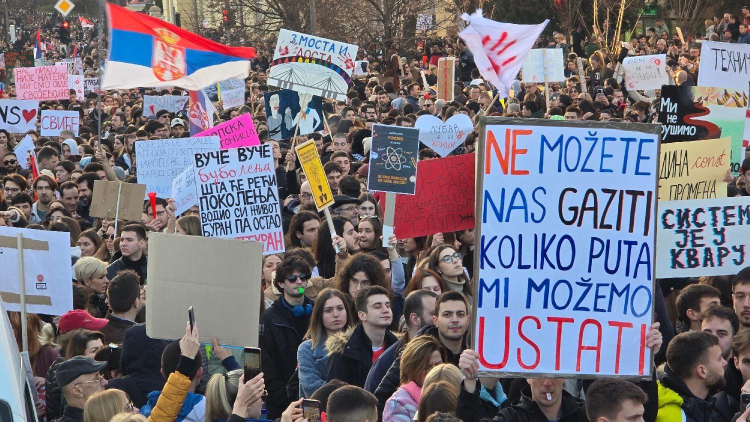 Most u Novom Sadu i dalje pod blokadom, studenti čiste grad 26 studenti, studentski protest, blokada mostova u novom sadu, novi sad
