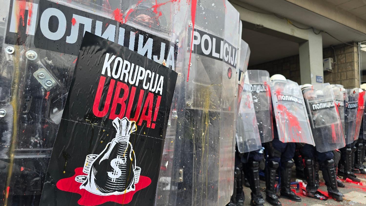 Novi Sad dobio gradonačelnika, privođenja posle incidenata ispred skupštine 3 Policijski kordon u Novom Sadu